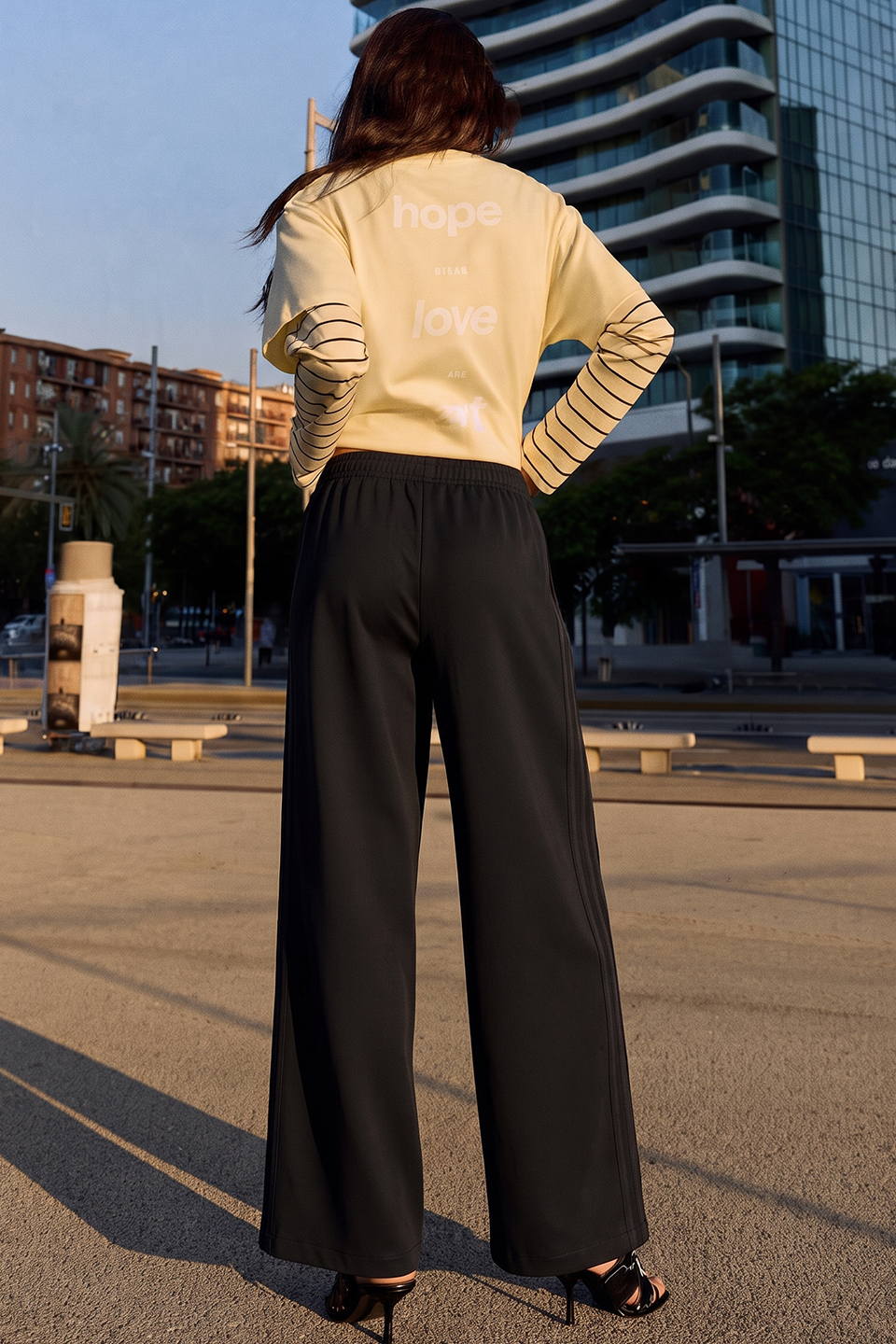 Vybe - Women Smart Pocket Wide-leg Trouser - Black