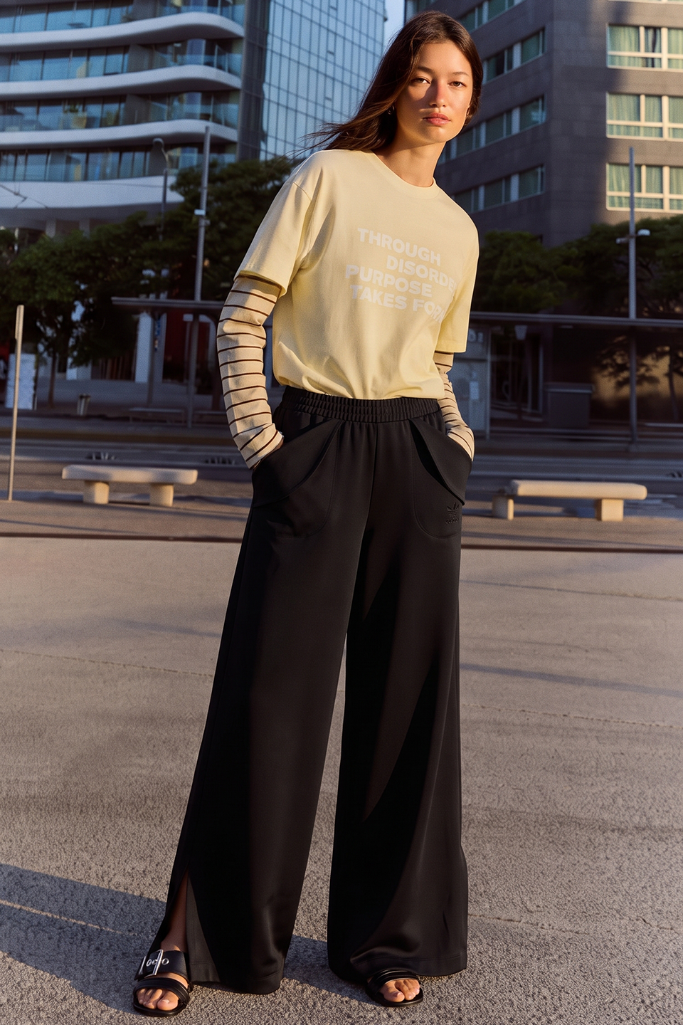 Vybe - Women Smart Pocket Wide-leg Trouser - Black