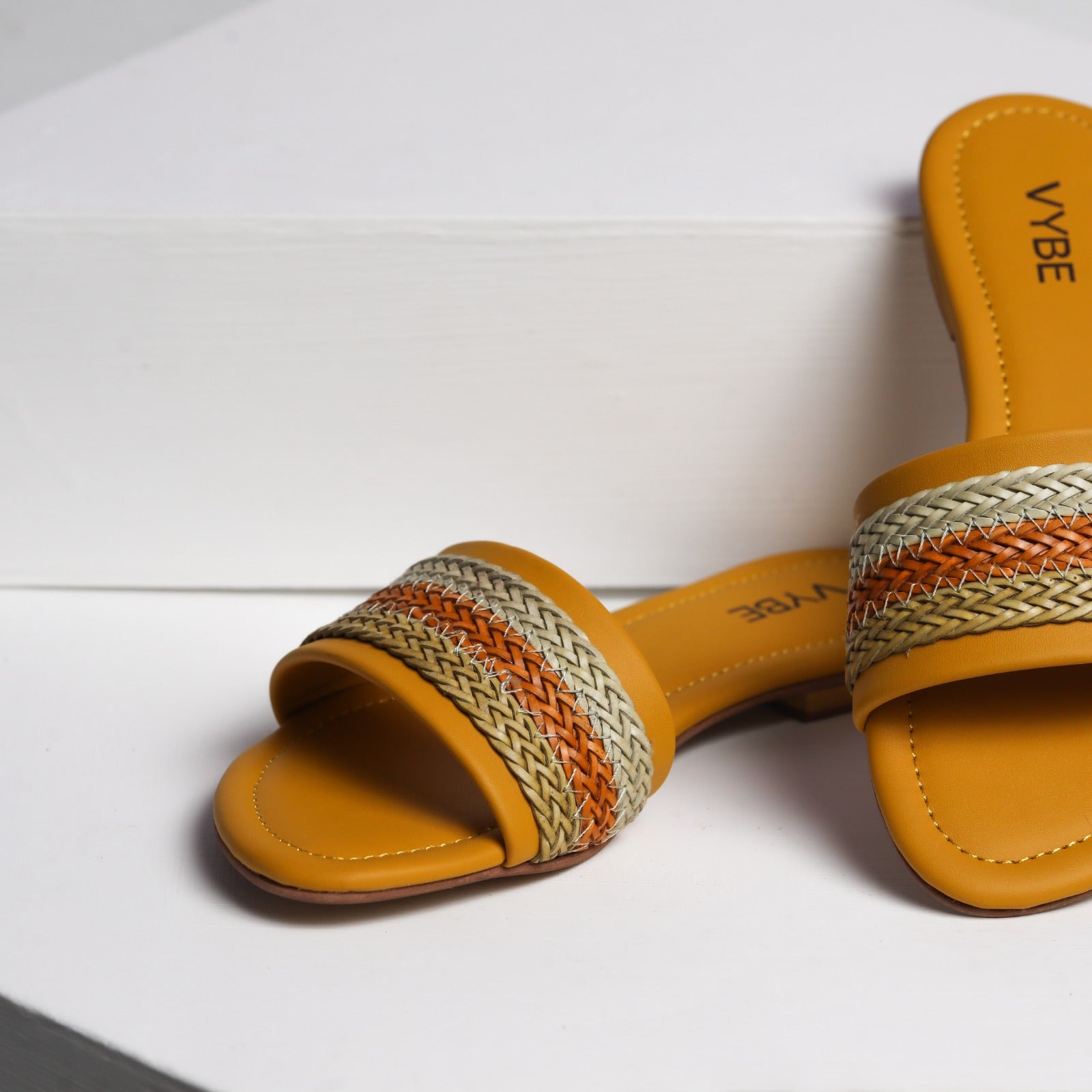 VYBE - Plane Swate Slide- Brown