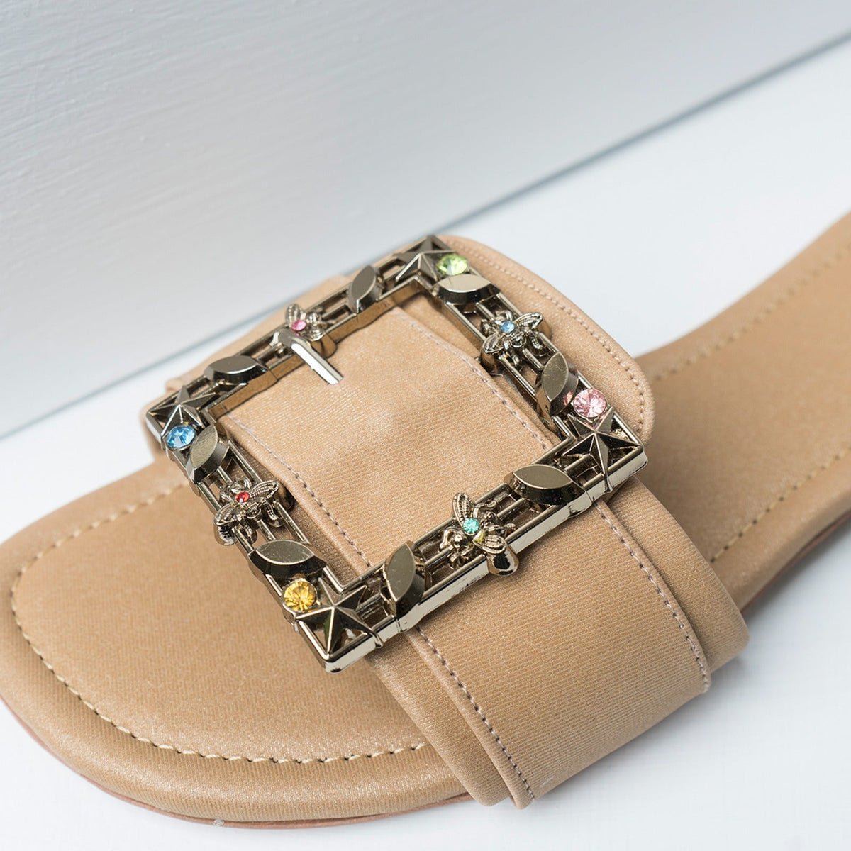 VYBE - Squar Buckle- Beige