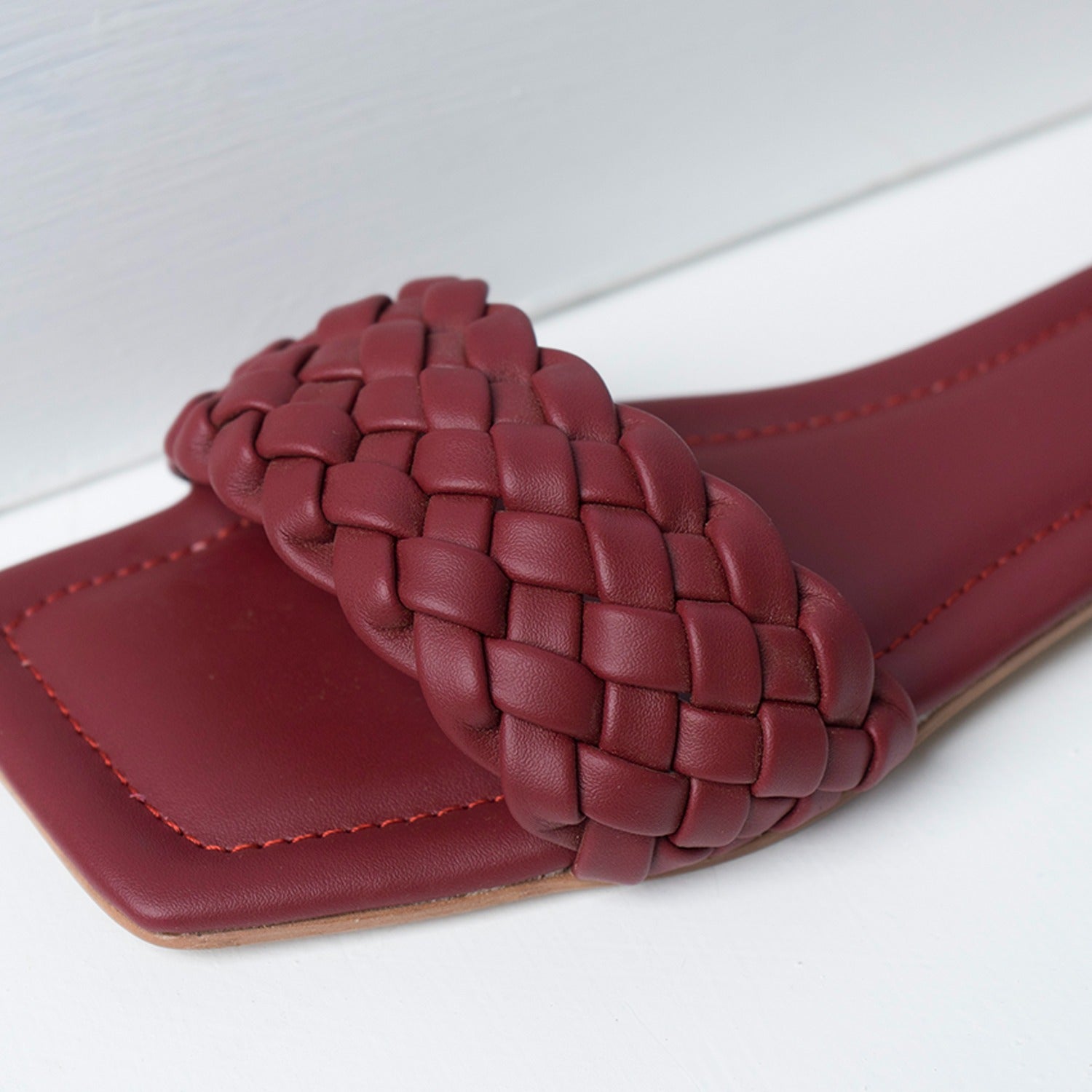 VYBE - Squar-Quliting Slide-Maroon