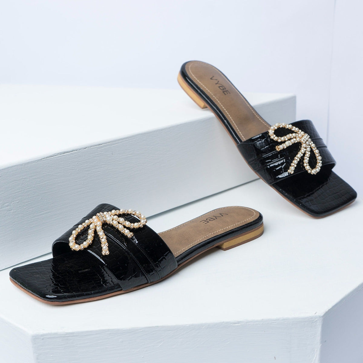 VYBE - Jewel Bow slides- Black